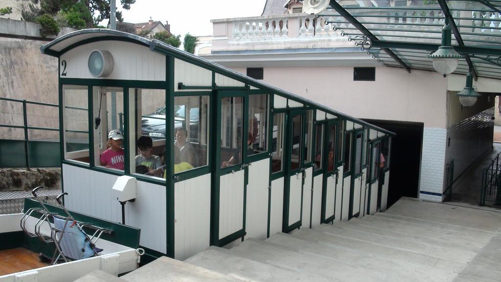 Hotel Le Littoral Evian-les-Bains Exterior photo